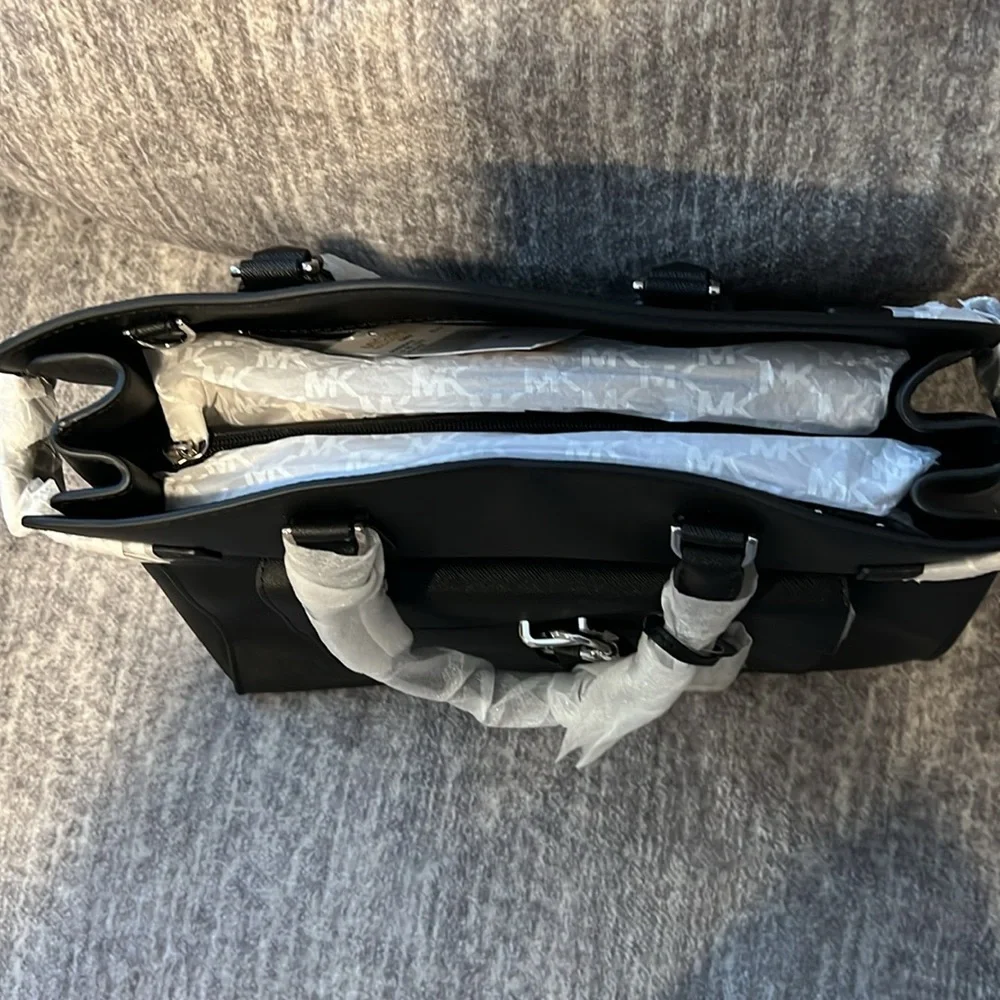 *NWT* Michael Kors Black Leather Emma Bag - Picture 7 of 16